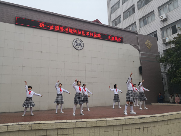 玄武高级中学举行社团展示暨科技艺术月启动主题晨会.jpg