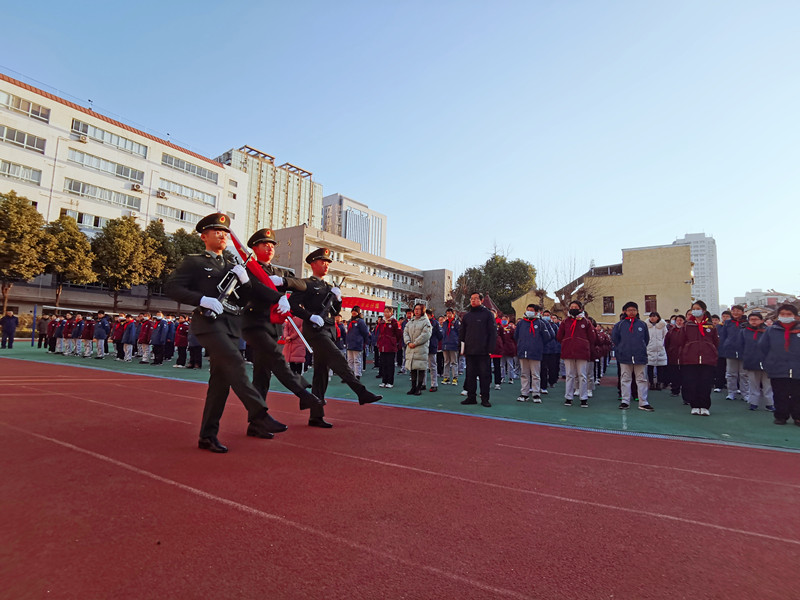 中国人民解放军陆军工程大学走进玄武高级中学.jpg