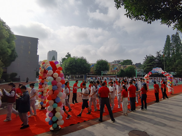 玄武高级中学举行“圆梦正青春 奔跑向未来”初三壮行仪式.jpg